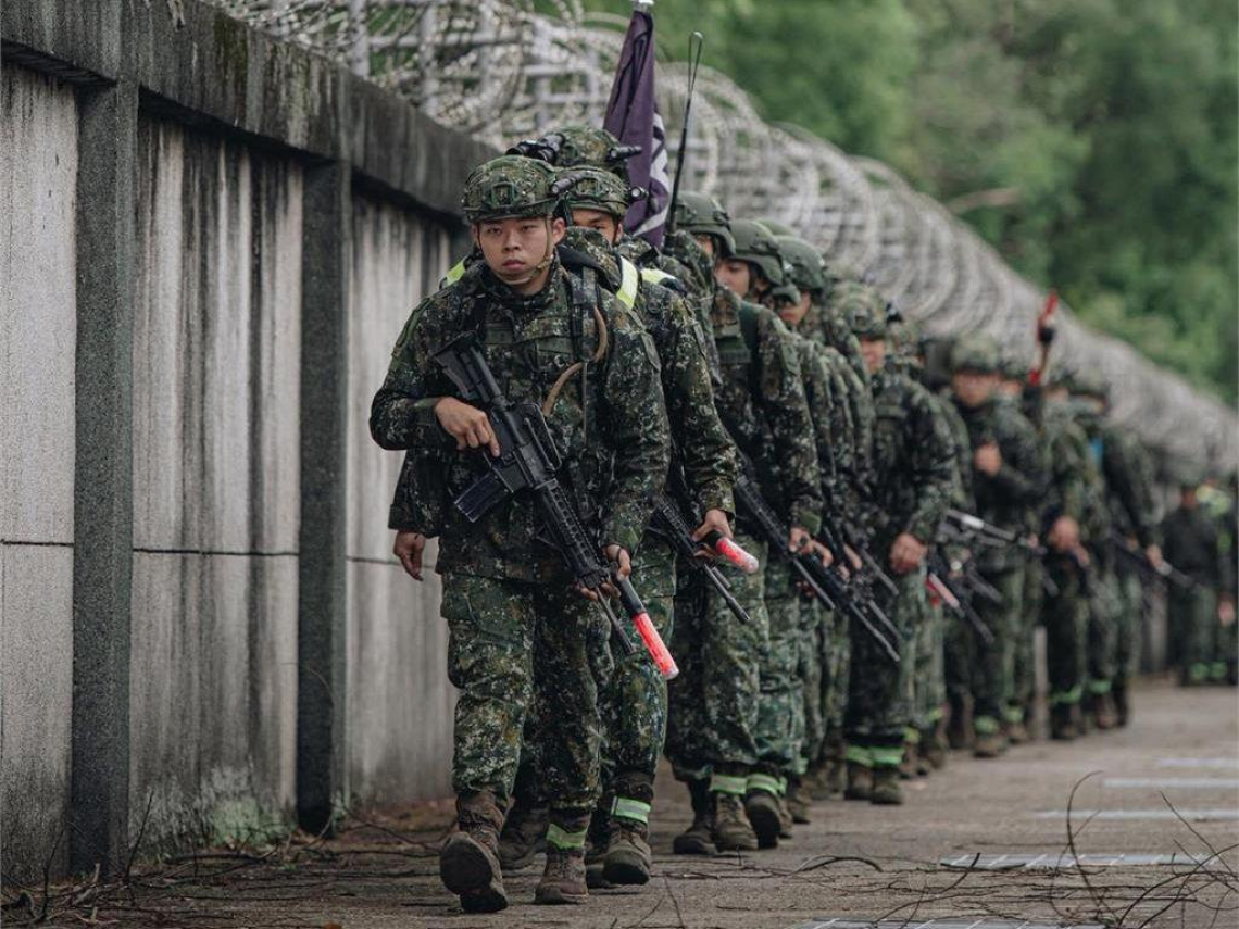 國軍人力吃緊，將徵召女性義務役？國防部這樣回應「話沒說死」…入伍管道有哪些？